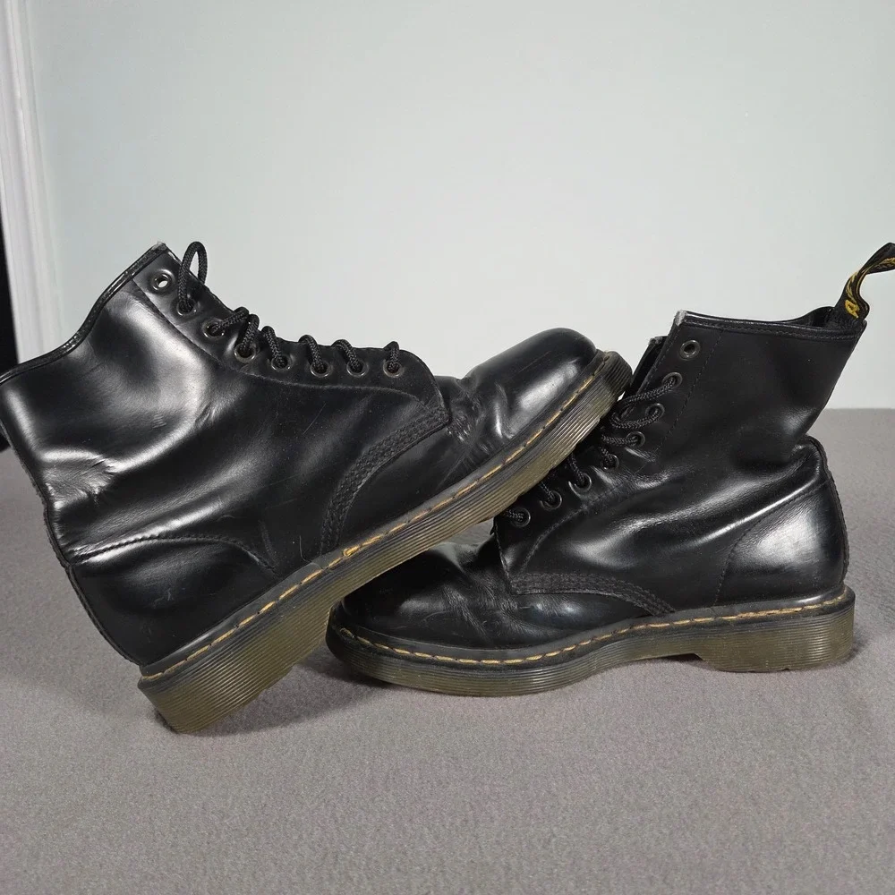 Dr Martens 1460 8 Eye Combat Boots Mens 10 Black Smooth Patent Leather Ankle
